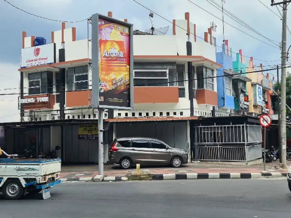 DIKONTRAKKAN RUKO 2 LANTAI 4 PINTU DI JL JEND SUDIRMAN