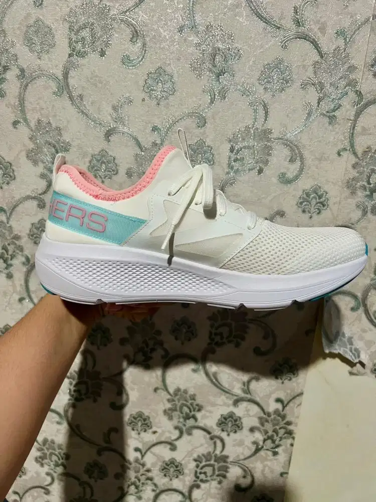 Sepatu running skechers