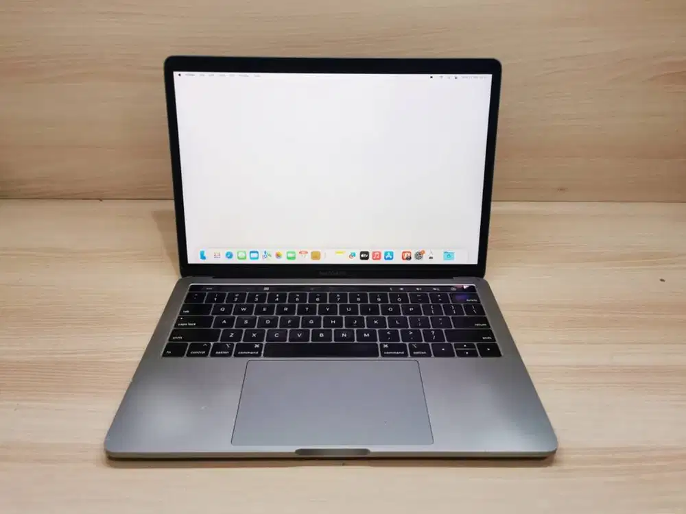 Macbook Pro 2019 Touchbar 13inch Core i5 8GB 256GB