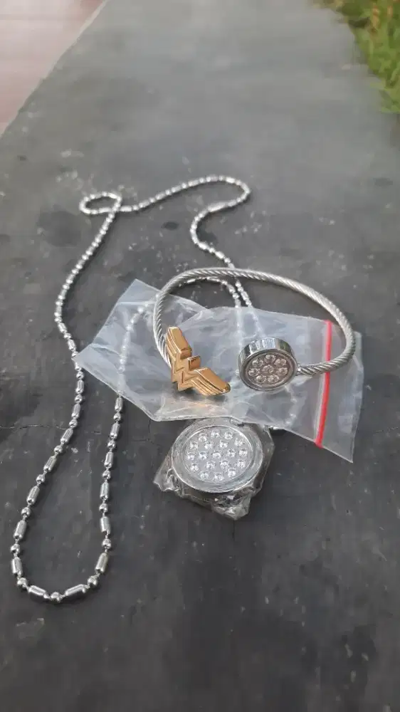 Kalung dan gelang mci