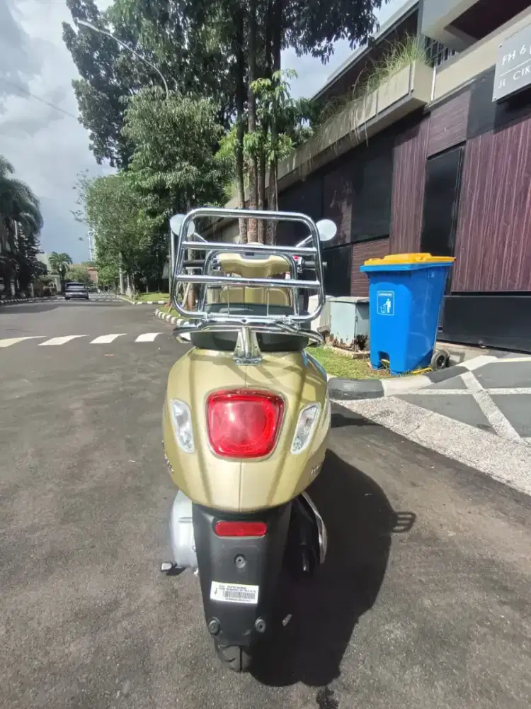 Vespa Primavera 75 tahun anniversary