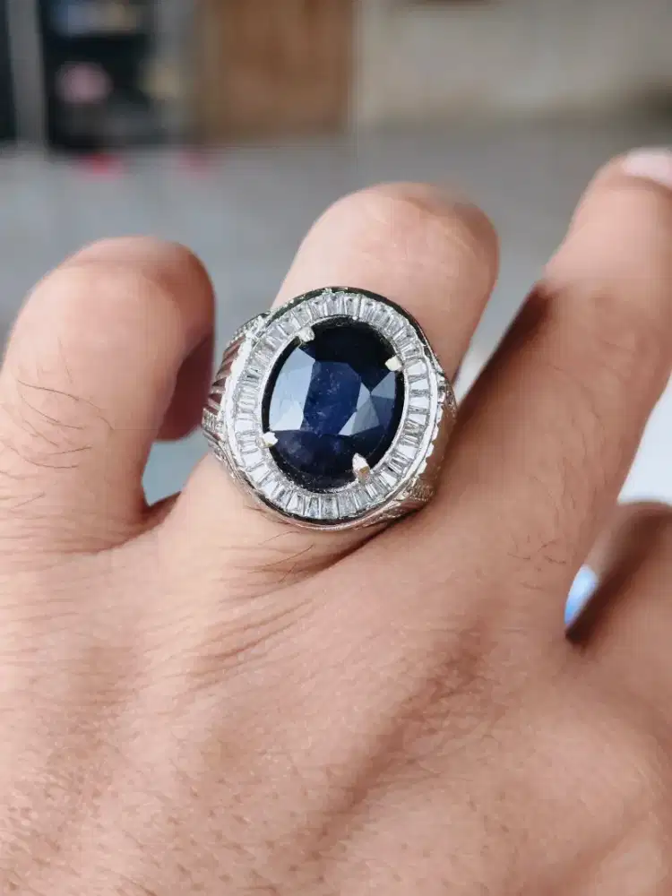 Natural Royal Blue Sapphire 5.44crt Luster Menyala
Memo Java Lab