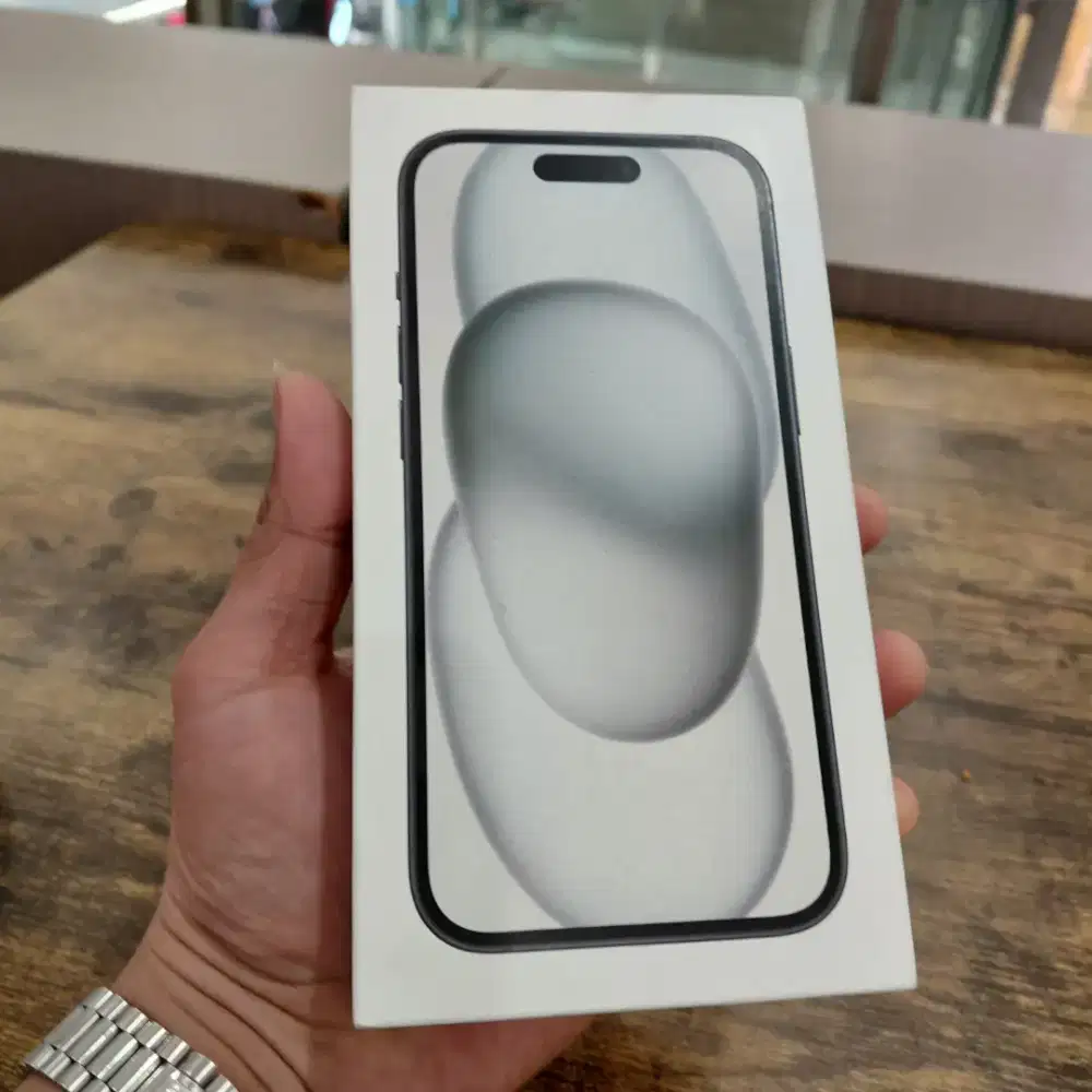 IPHONE 15 256GB  HITAM SEGEL IBOX BARU GARANSI RESMI JUAL CEPAT BU
