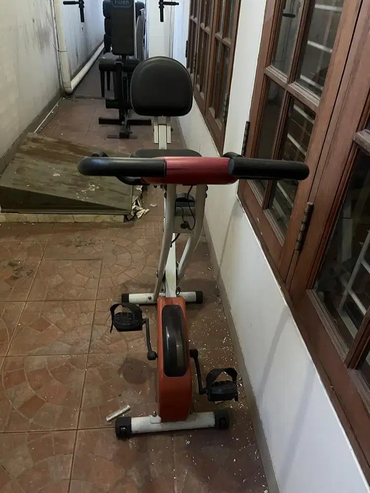 Alat olahraga sepeda statis
