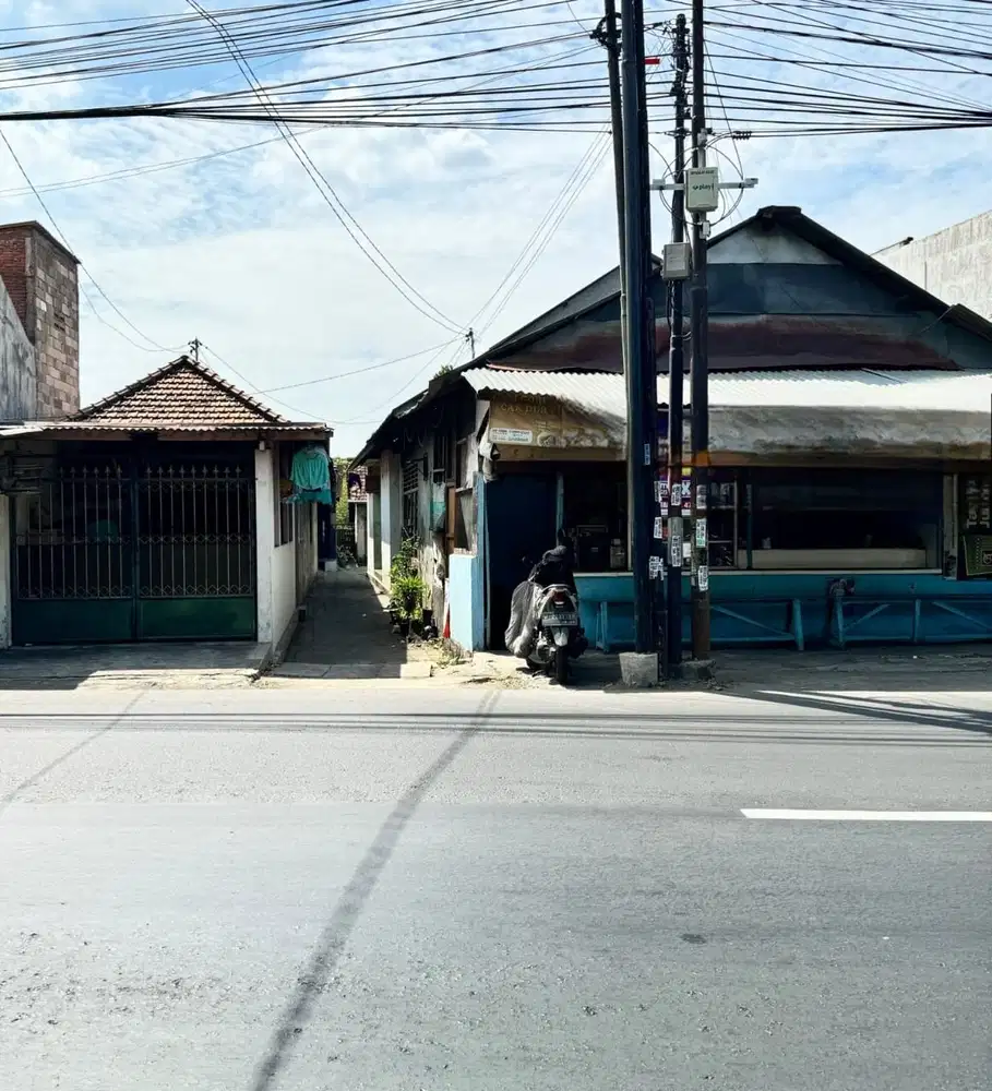 Raya Wiyung Komersial Area dekat Tol, Graha Family , Dian Istana
