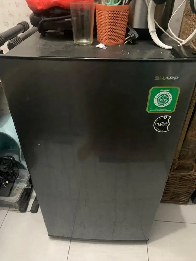 Dijual kulkas merk sharp bekas