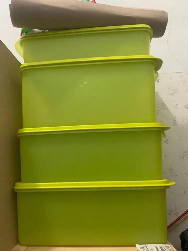 Dijual tupperware bekas kondisi apa adanya