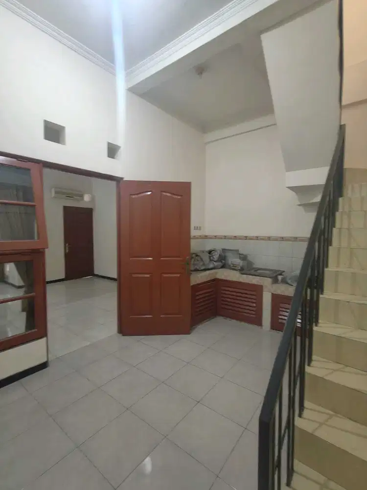Rumah 2 lantai siap huni baru renovasi Puri Surya Jaya