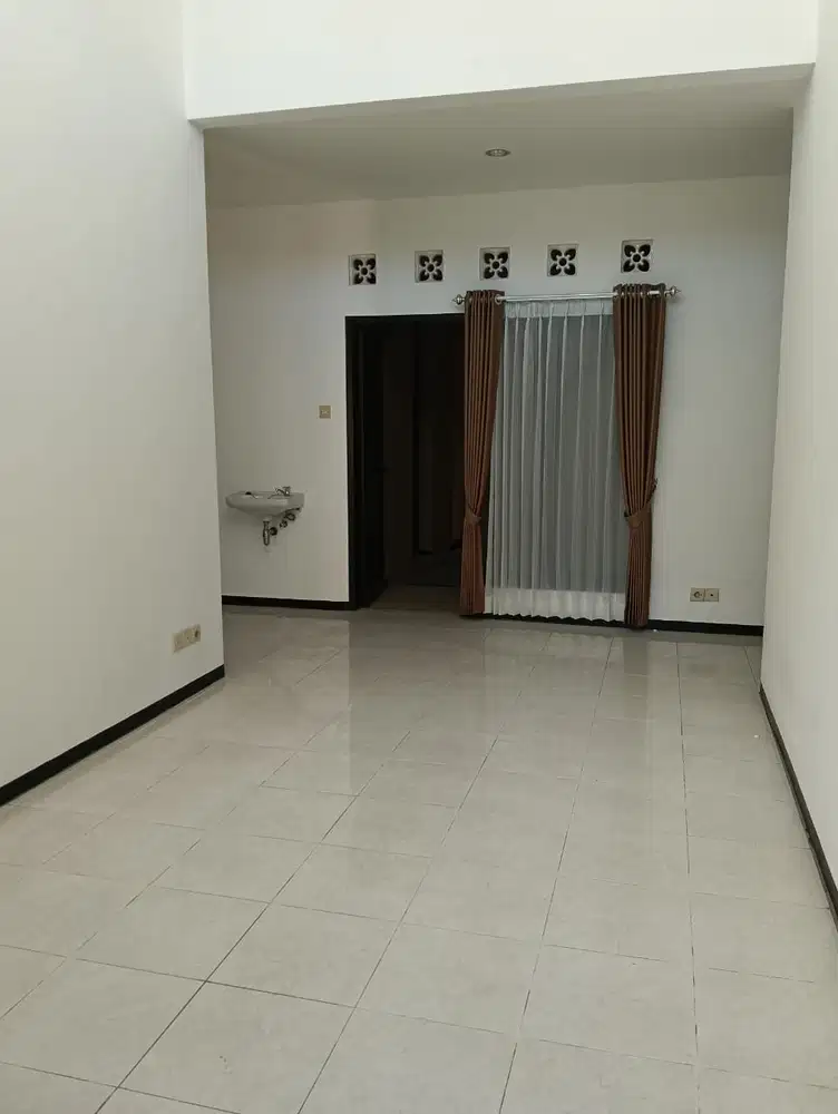 Disewakan rumah 1 lantai baru renovasi Puri Surya Jaya