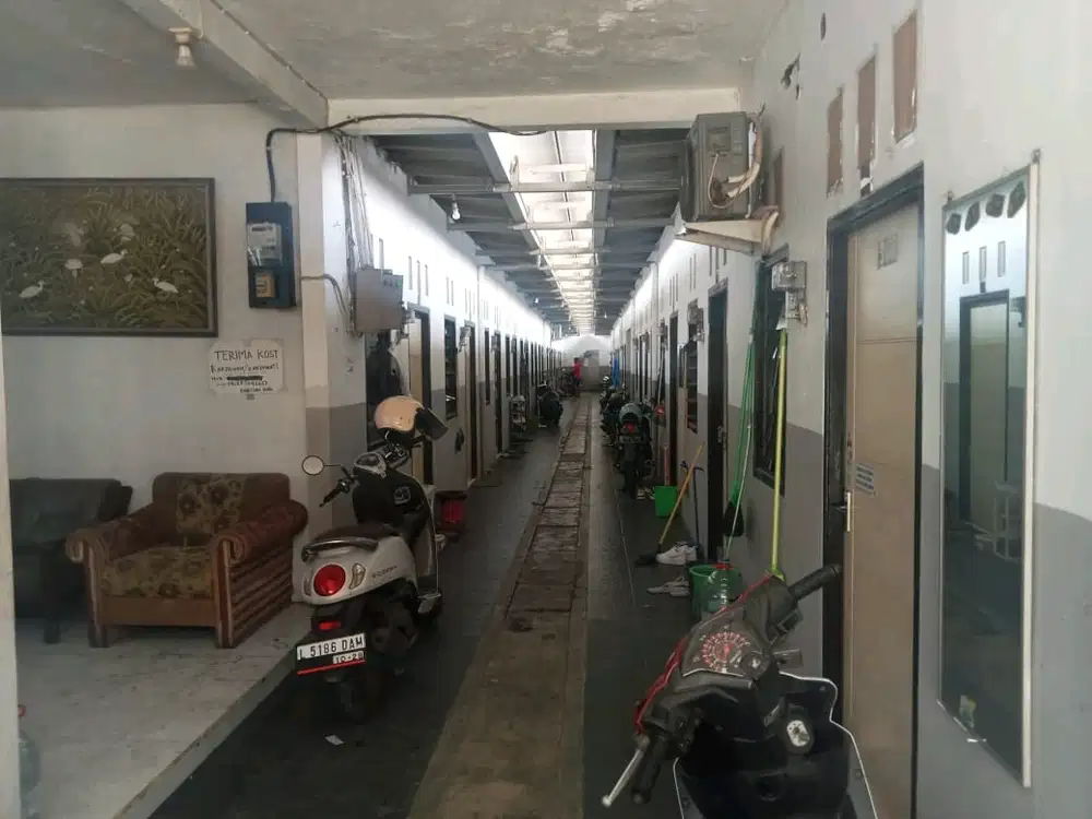 KOST 27 KAMAR SURABAYA BARAT, MURAH BU. FULL TERUS. AC DAN KIPAS ANGIN