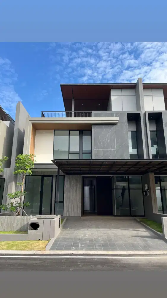 DIJUAL CEPAT RUMAH 3 LANTAI ROOFTOP DI CITRALAND UTAMA