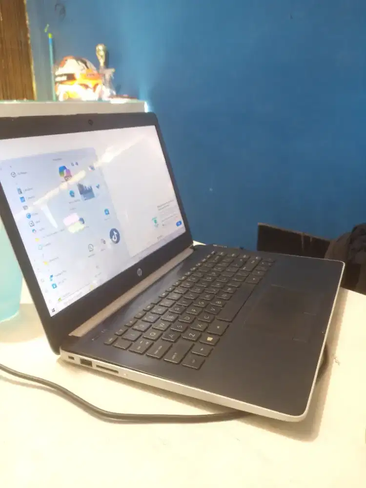 Jual cepat laptop merk HP warna silver (milik pribadi jarang pakai)
