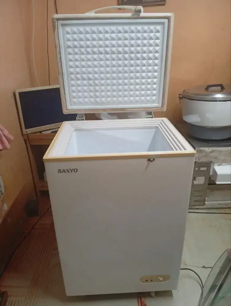 Frezer merk SANYO