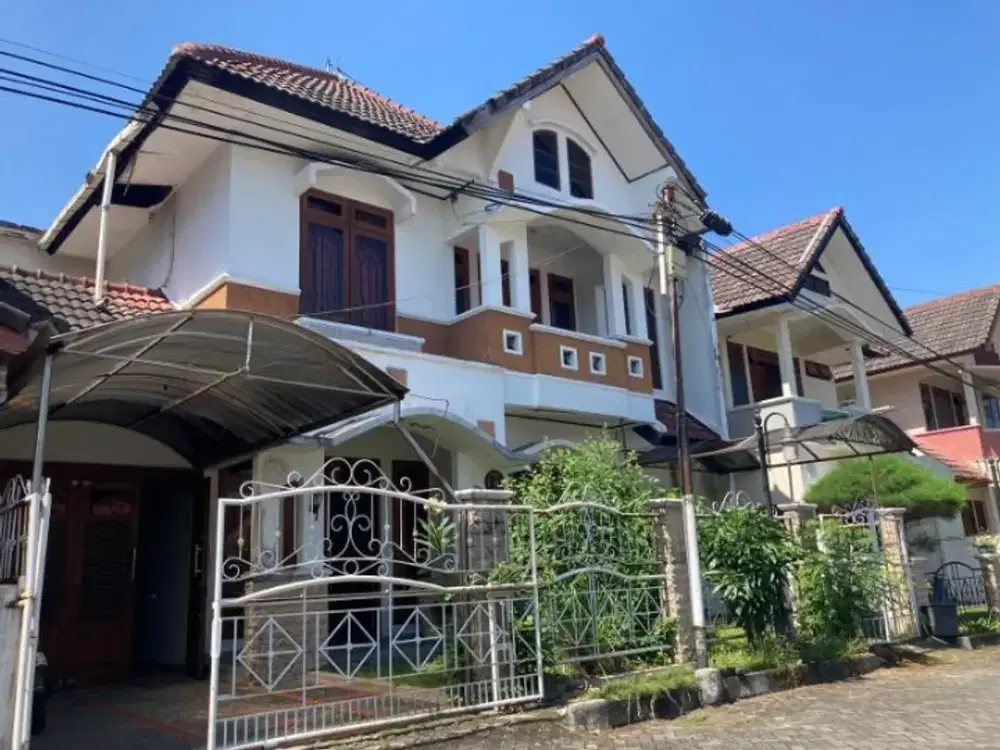 Dijual Rumah 2 Lantai 6 Kamar Tidur di Dalam Perumahan Pratama Kalurang Jakal Km 7