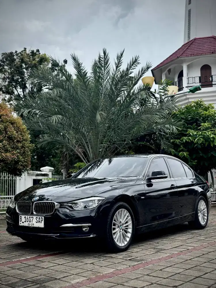 BMW 320i 2019 F30 b48 tertera harga CASH