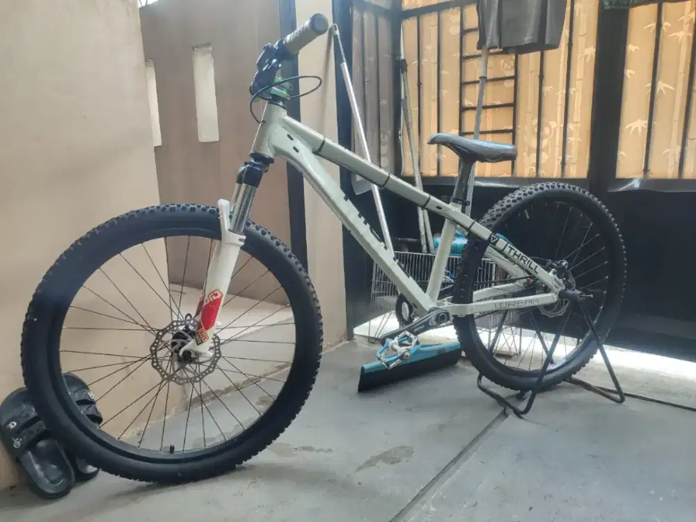 SEPEDA GUNUNG MEREK THRILL WREAK ABU ABU