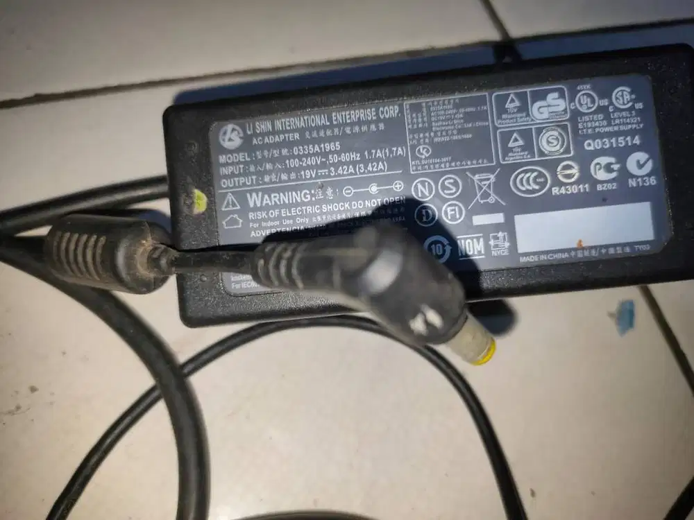 Charger Laptop Acer/Lenovo mau tes bawa laptopnya