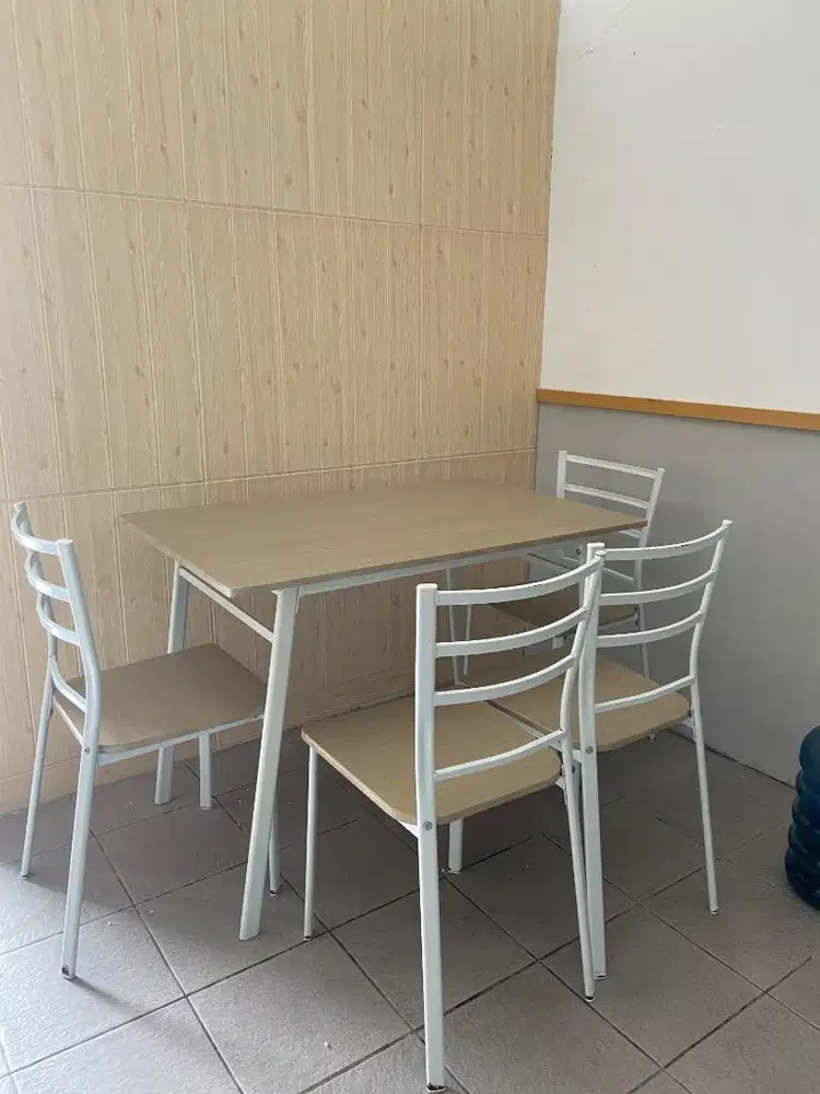 meja makan murah 4 kursi
