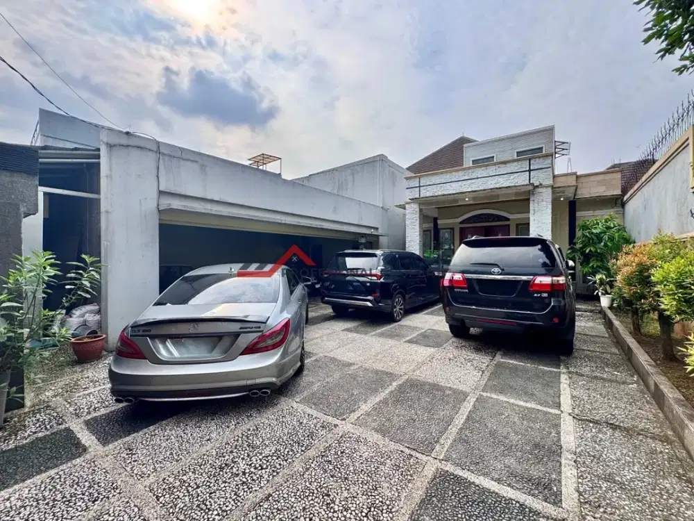 Rumah dekat MRT dan Mall kolam renang di Jalan Sawo Cipete Jakarta