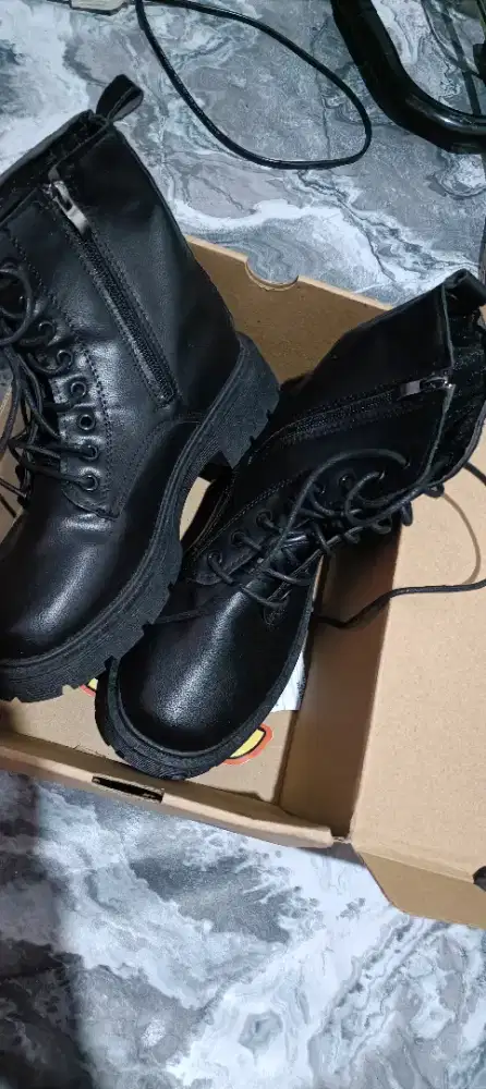 Dijual sepatu kulit UK:27