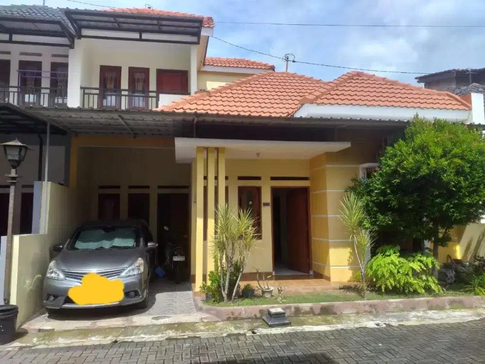 Disewakan Rumah 2 Lantai strategis dan nyaman