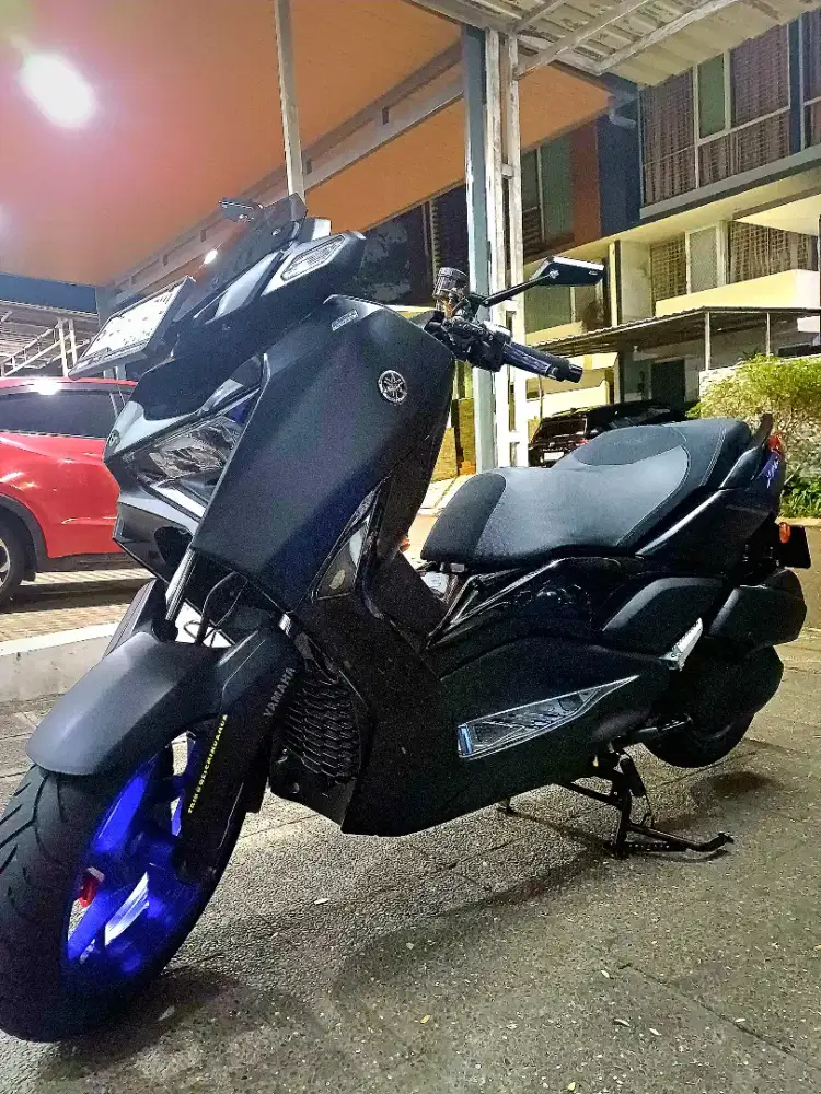 Yamaha Xmax connected 2024 KM 1700 perak