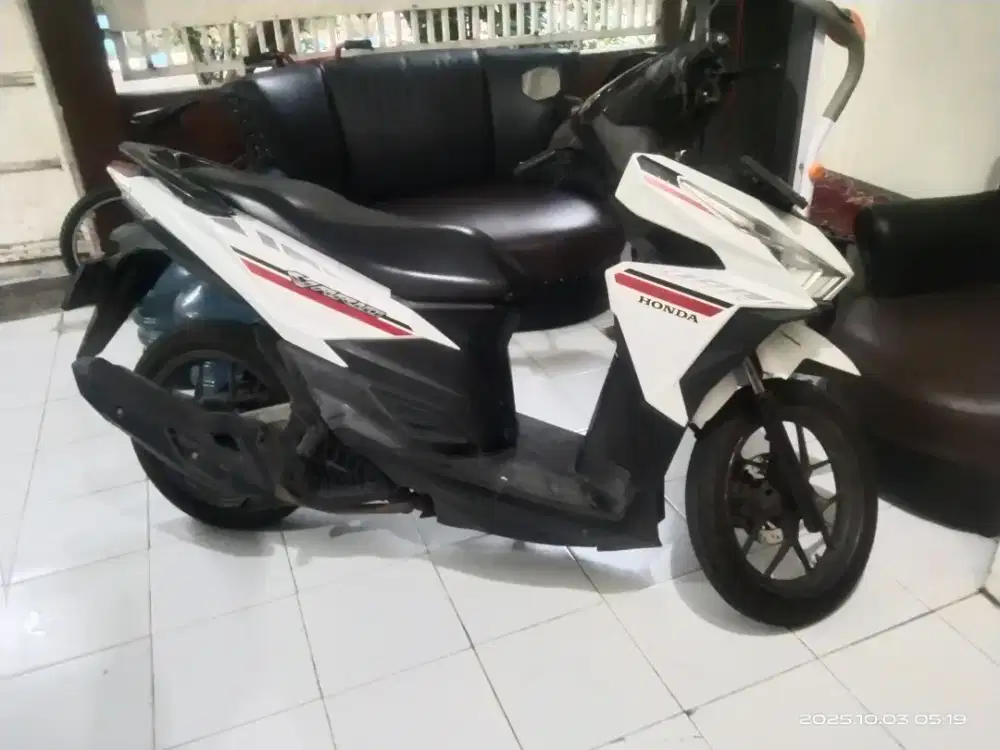 Honda Vario warna putih THN 2017,a/n sendiri ,,pajak baru