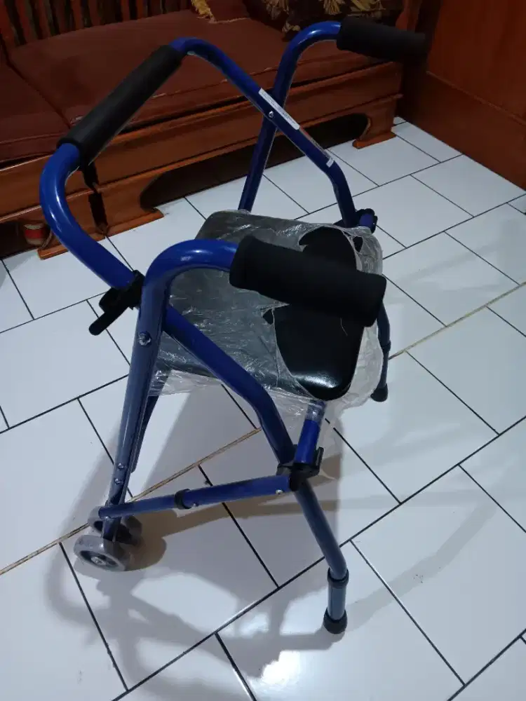 Alat bantu jalan merk ONEMED