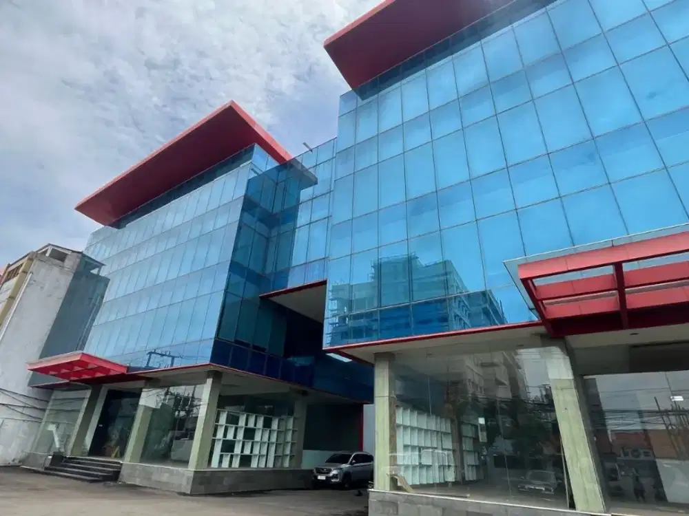 Gedung dan Gudang 4 Lantai di Cipondoh, Hanya 11 Menit ke Tol Buaran