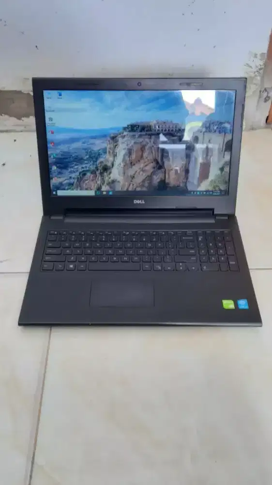 Dell inspiro slim layar lebar 15,6 inch