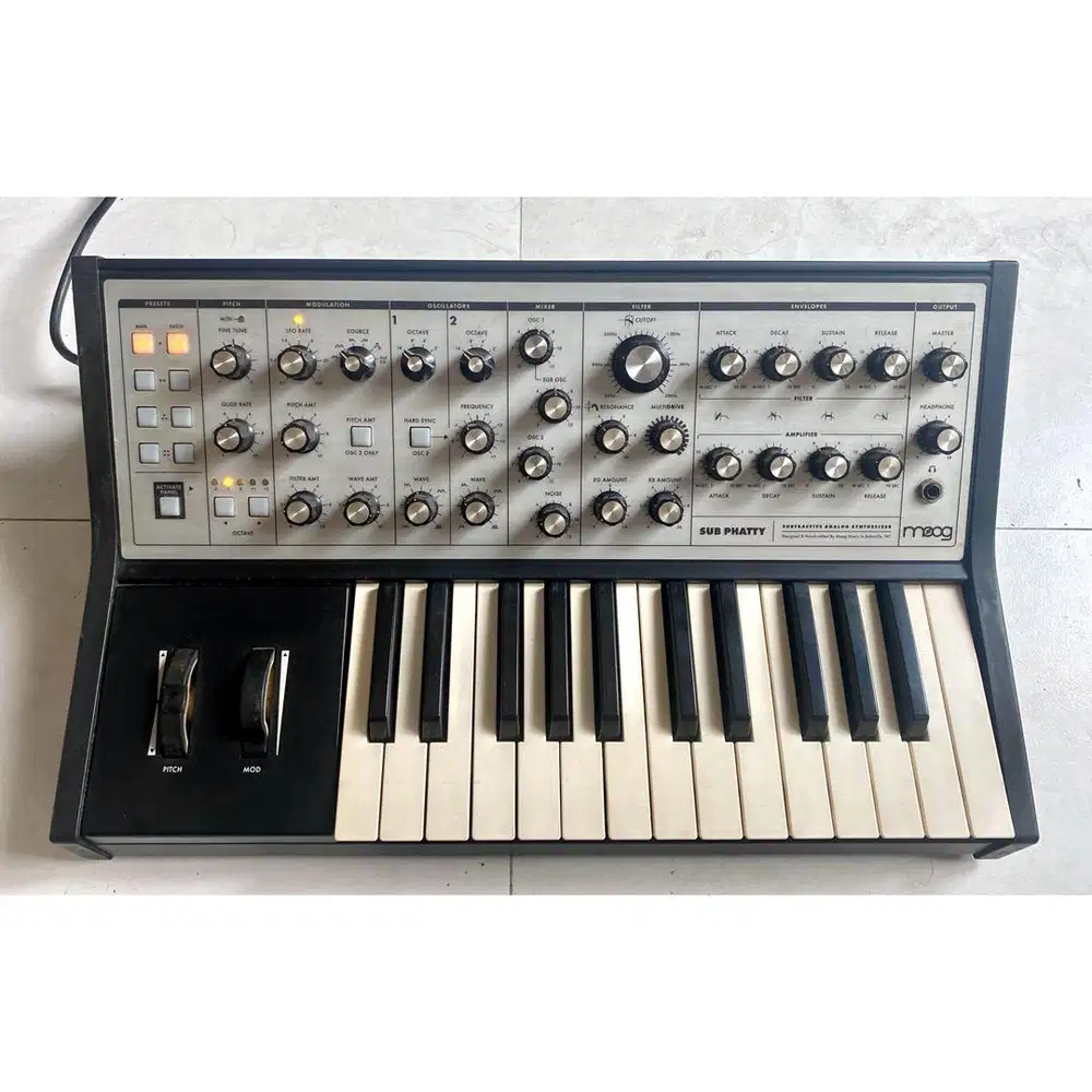 Moog Sub Phatty Analog Synthesizer Analogue Synth