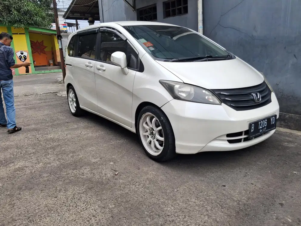 Honda Freed 2012 Bensin