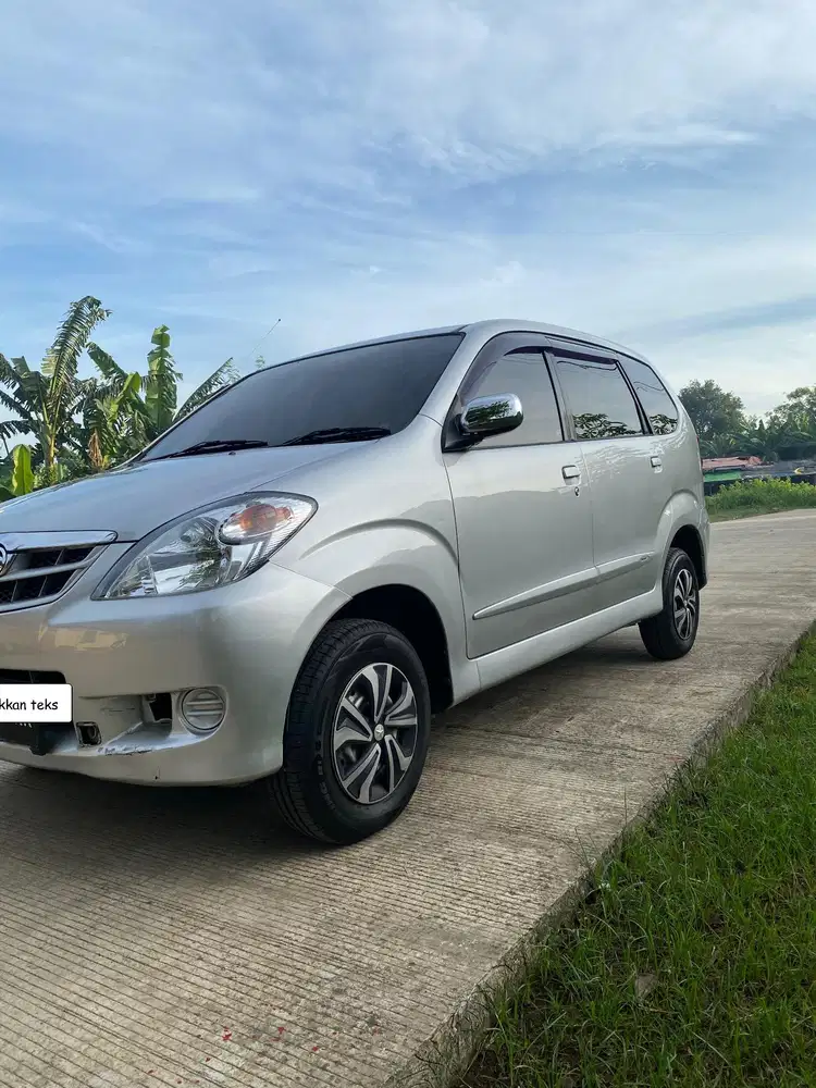 Daihatsu Xenia 2010 Bensin