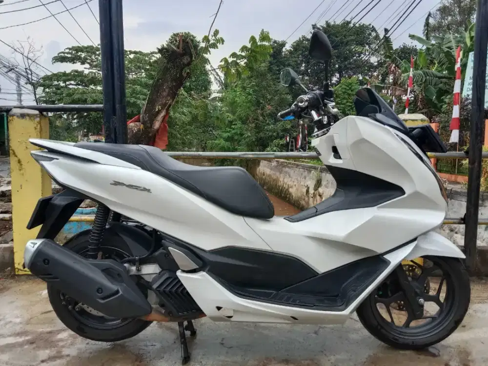 Honda PCX 160 cbs th 2022 DP mulai 1 jt an