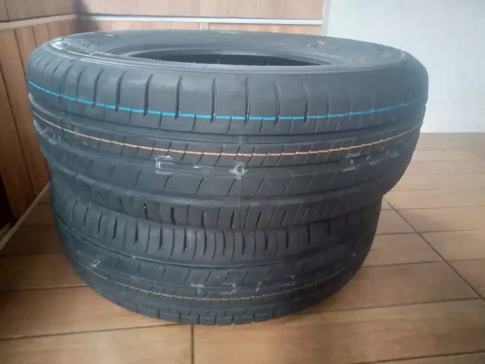 Di jual 2 buah ban mobil