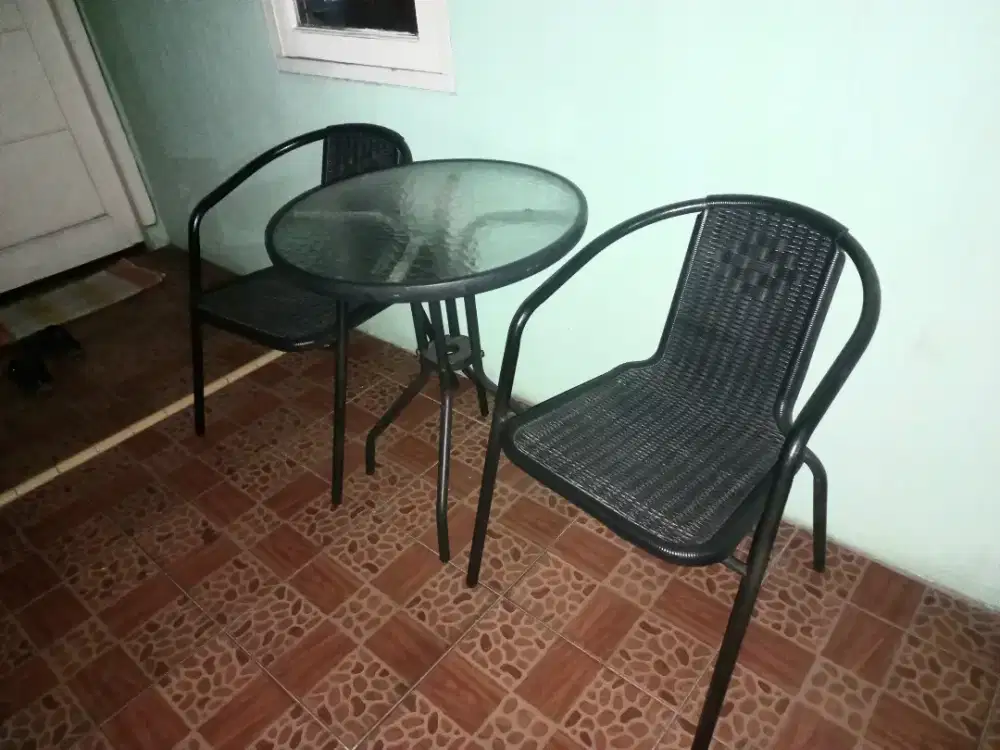 Kursi tamu hitam IKEA