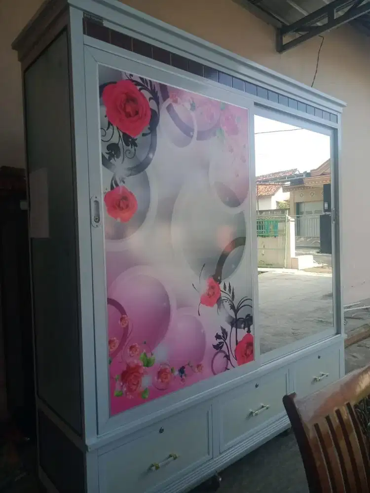 Dijual lemari pakaian second like new