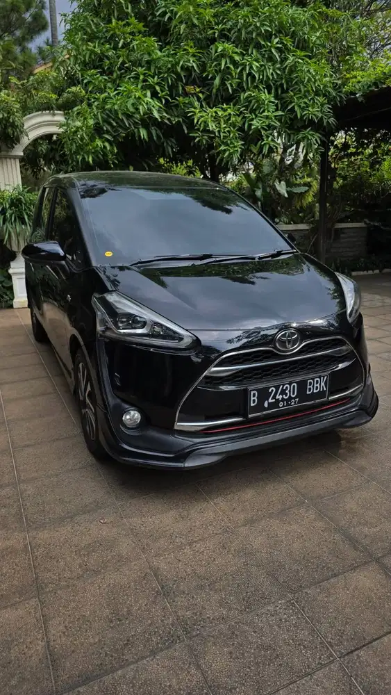 Toyota Sienta 1.5 Q (2016)