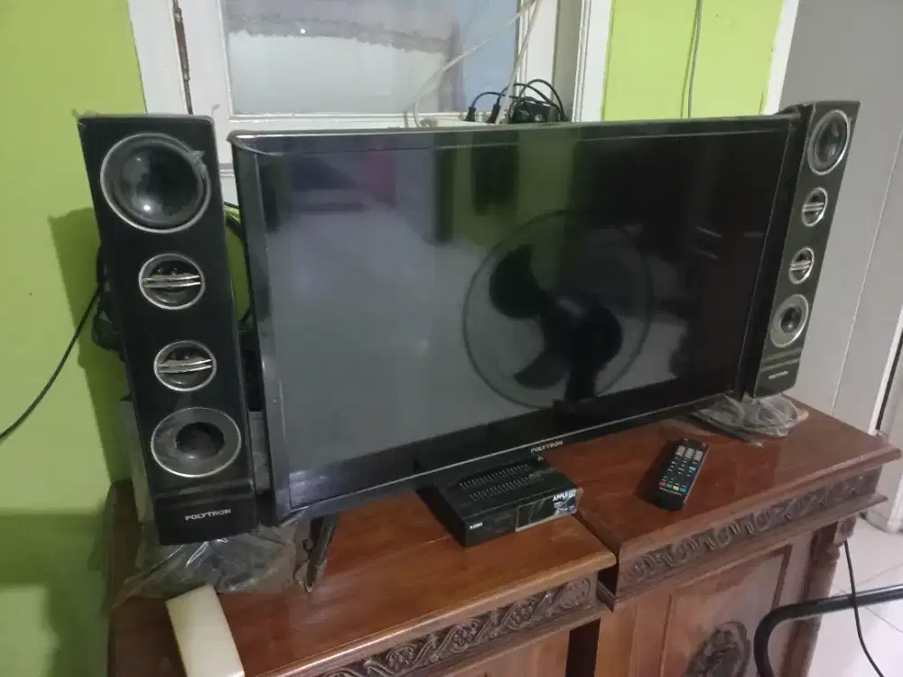 TV LCD : POLYTRON