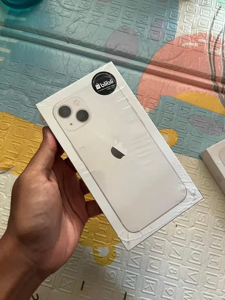 Iphone 13 128gb resmi segel starlight Baru Putih