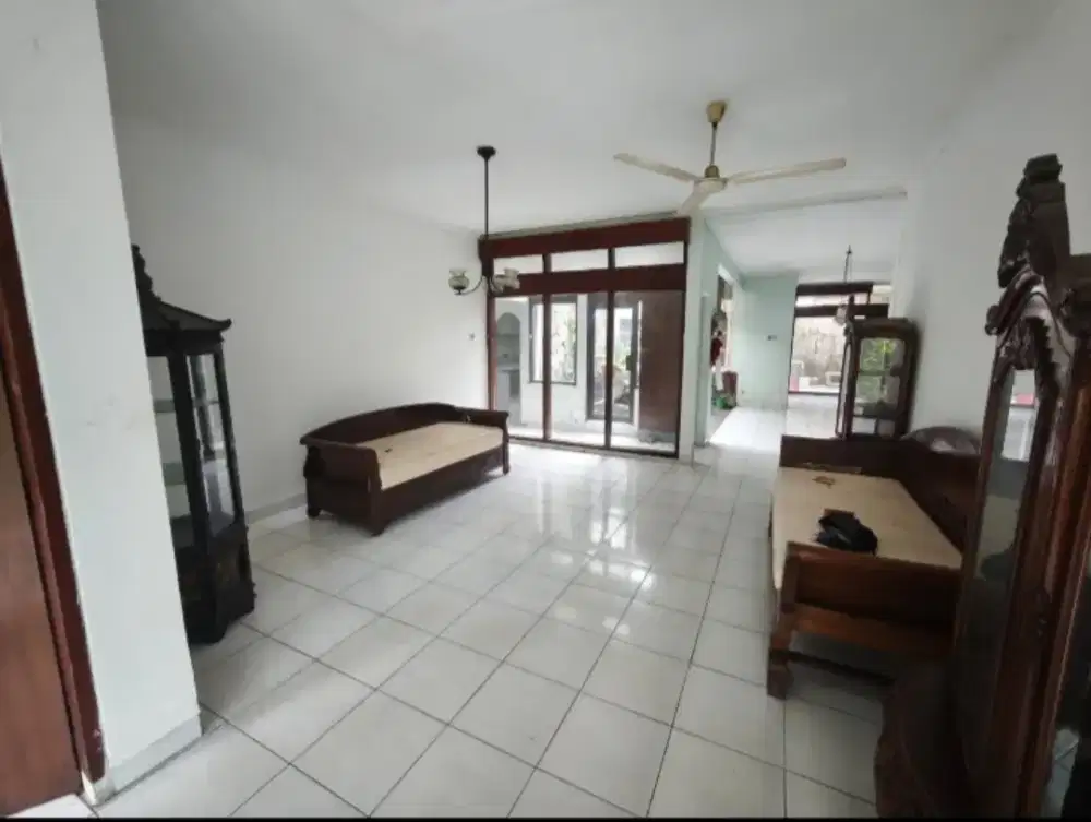 Rumah asri, tenang dan nyaman Kemang