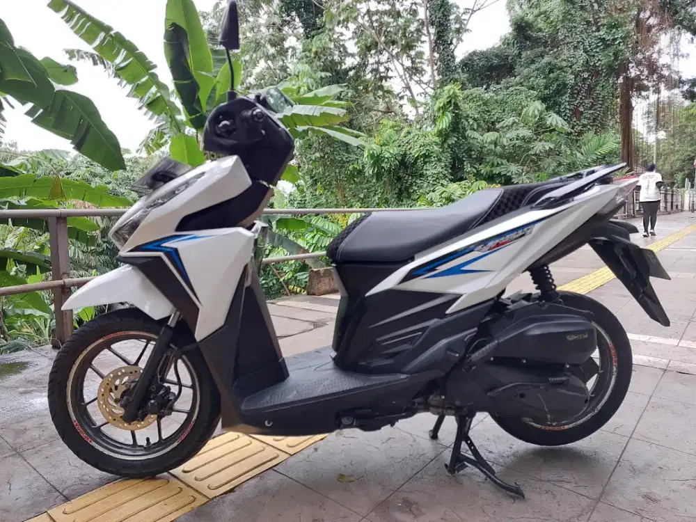 DIJUAL CASH HONDA VARIO LED OLD CBS 125 THN 2017 PAJAK IDUP SIAP PAKAI