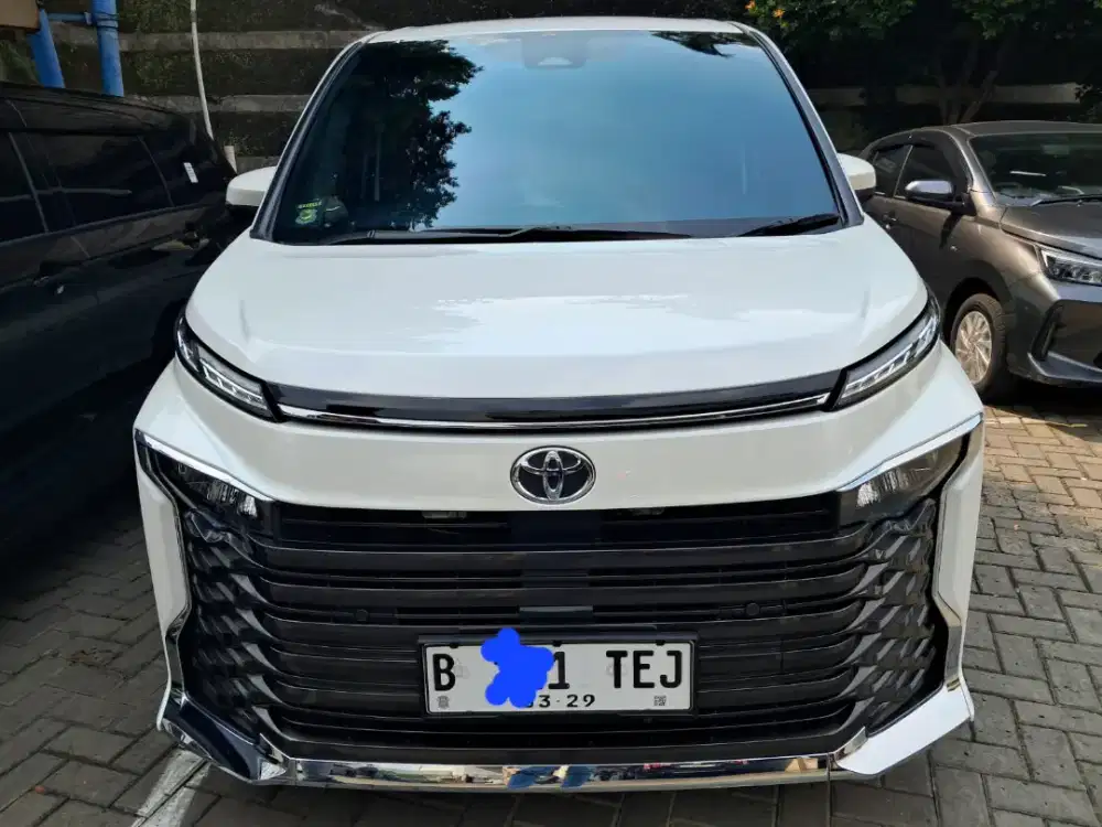 Voxy putih pribadi