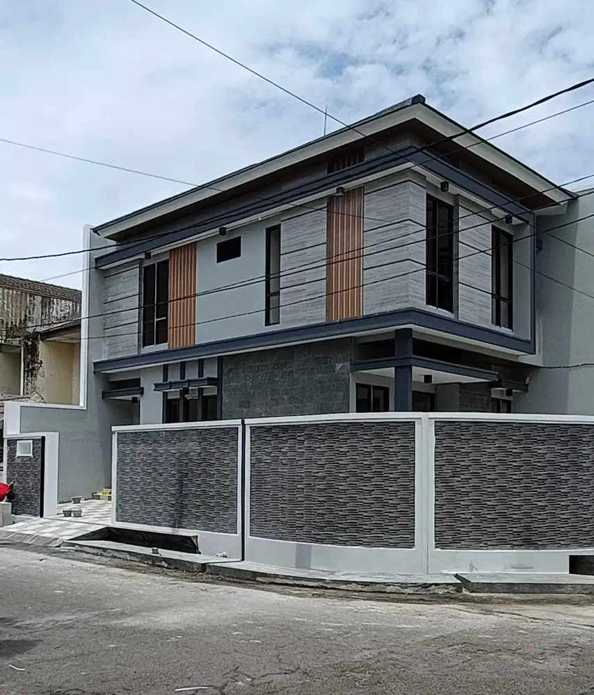 Rumah Baru Minimalis Kontemporer Dekat Raya Merr, Pondok Nirwana