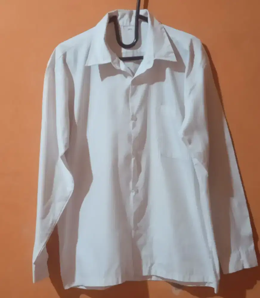 Kemeja Putih Cantik
