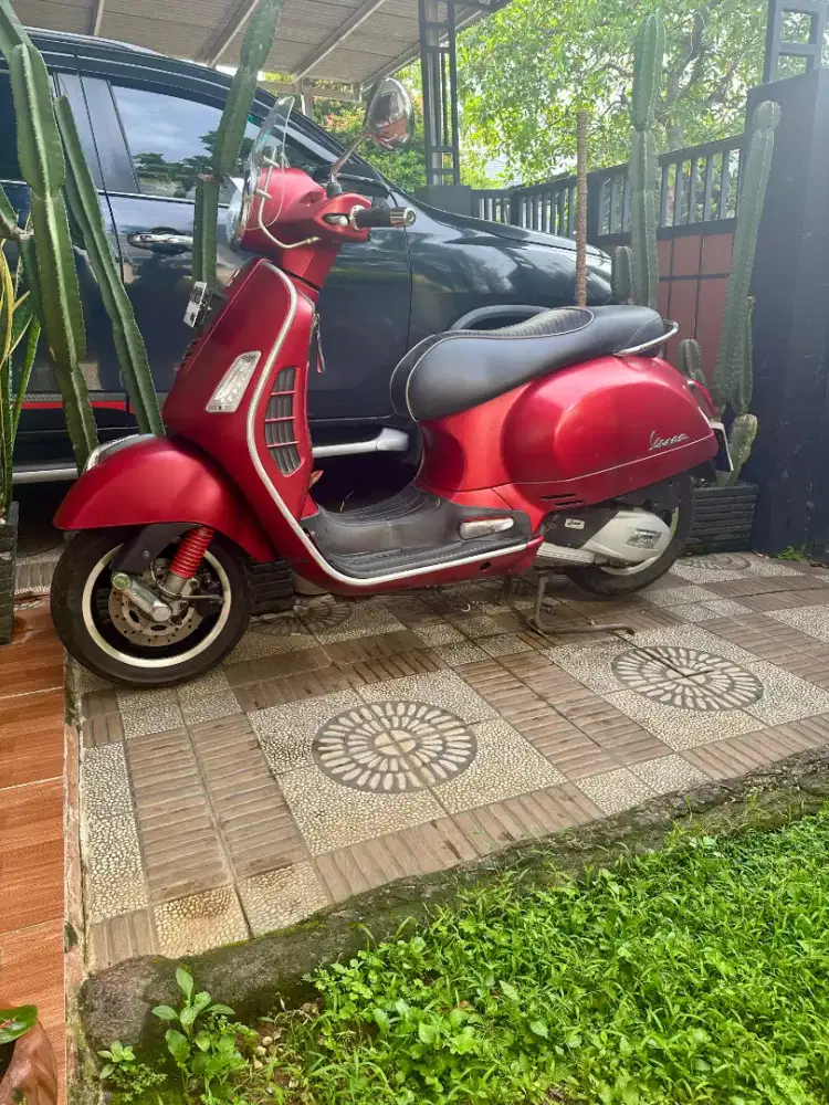 PIAGGIO VESPA GTS 150 4V IGET ABS TH 2018 WARNA MERAH