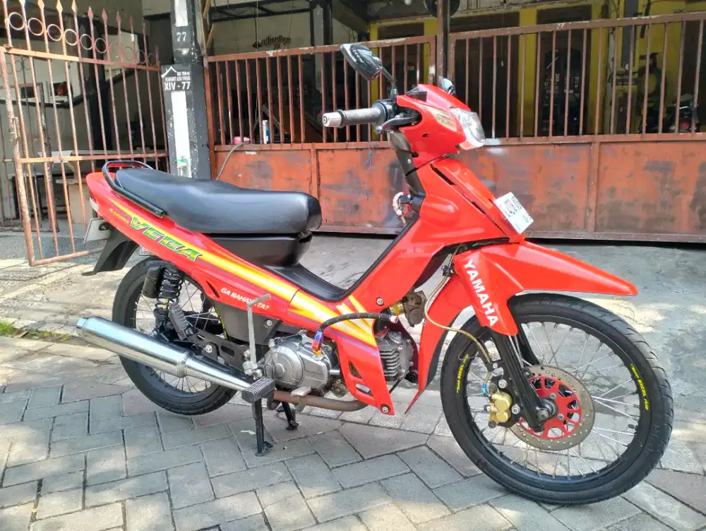 Vega old merah 2004