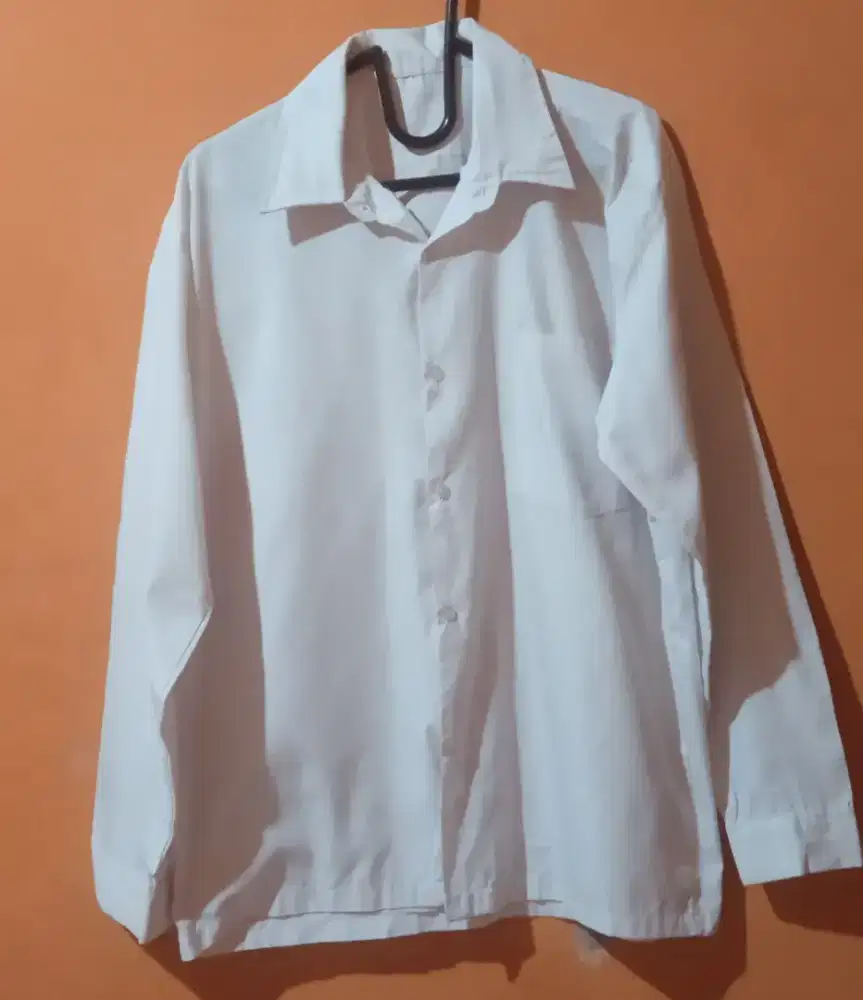 Kemeja Putih Cantik