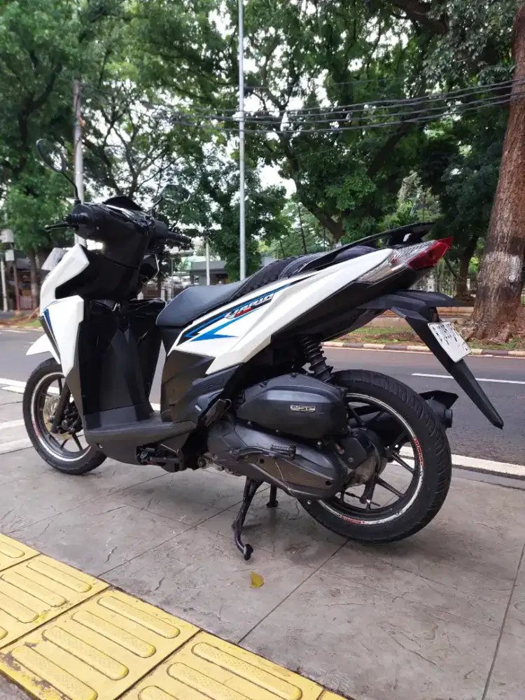 DIJUAL CASH HONDA VARIO LED OLD CBS 125 THN 2017 PAJAK IDUP SIAP PAKAI