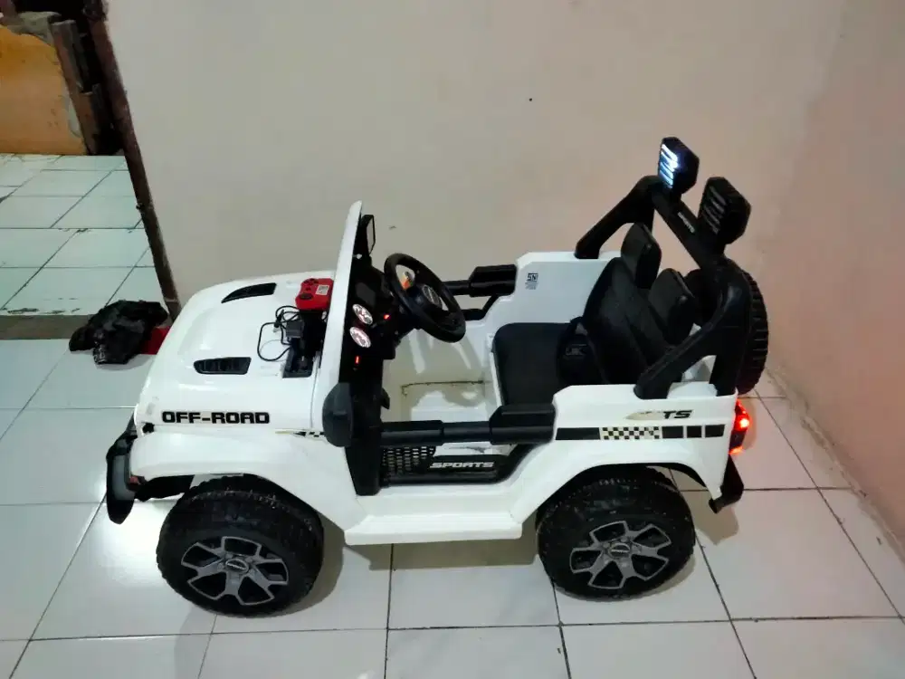 Mobil aki model jeep